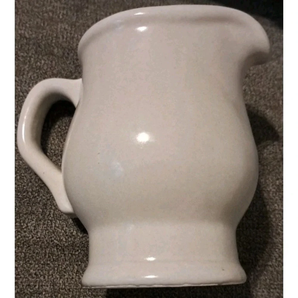 Vintage‎ Pfaltzgraff Yorktowne Stoneware Cream/Milk/Syrup/Gravy Pitcher #7-24